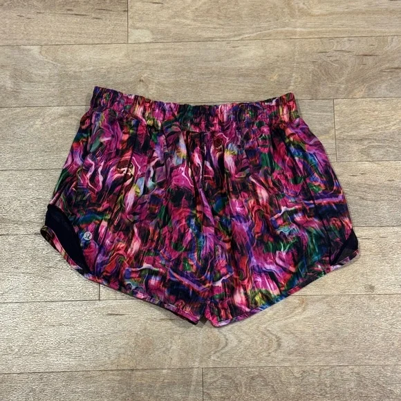 Lululemon Hotty Hot High Rise Shorts Hyper Flow Pink Multi Color Size 8 - Picture 3 of 5